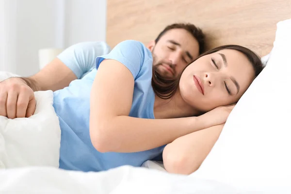 Glückliches Paar Schläft Hause Bett — Stockfoto