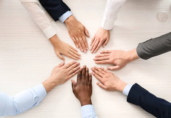 Grupo Gente Negocios Poniendo Las Manos Juntas Oficina Vista Superior — Foto de Stock