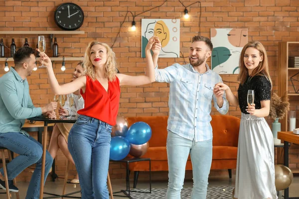 Young People Having Party Home — Stock Photo, Image