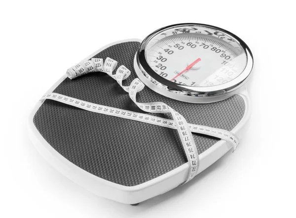 Gewichtswaage Mit Maßband Auf Weißem Hintergrund Schlankheitskonzept — Stockfoto