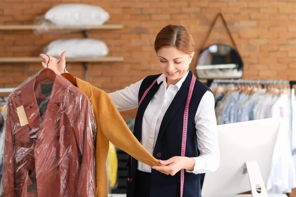 Worker Modern Dry Cleaner Reception — Stock Photo, Image
