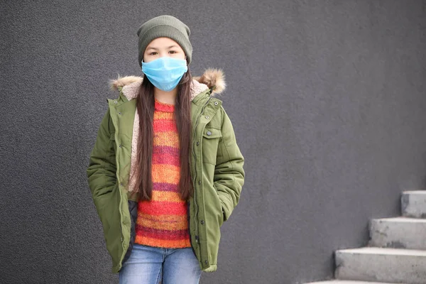 Little Asian Girl Wearing Protective Mask City Street Concept Epidemic — Stock Photo, Image