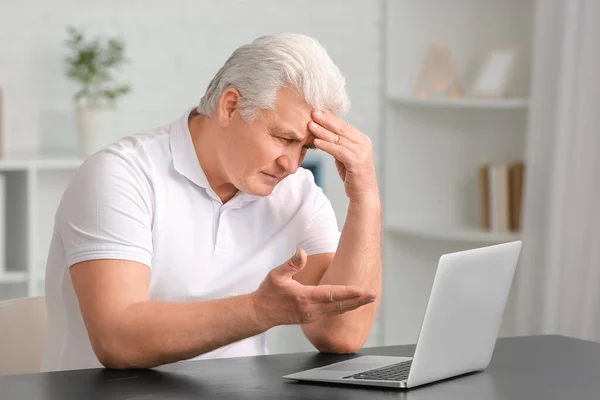 Elderly Man Video Chatting Doctor Home — Stock Photo, Image