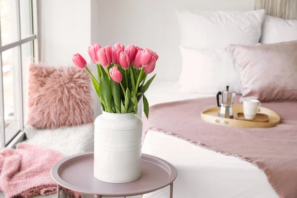 Mooie Tulpen Het Interieur Van Slaapkamer — Stockfoto