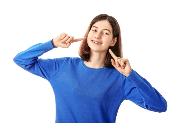 Teenager Mädchen Mit Zahnspange Auf Weißem Hintergrund — Stockfoto