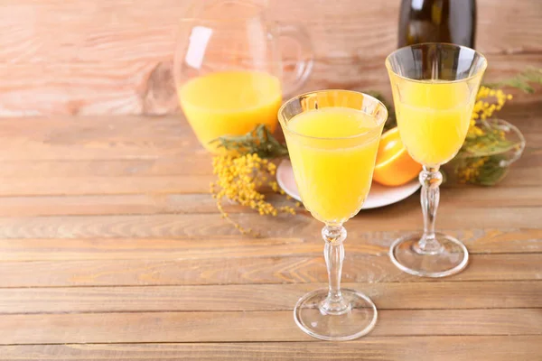 Gläser Leckerer Mimosen Cocktail Auf Holztisch — Stockfoto