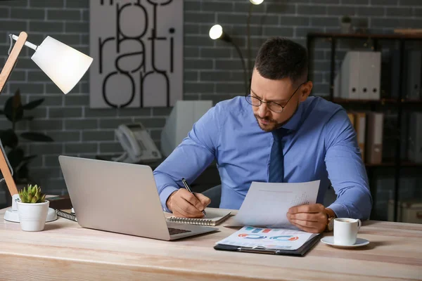 Handsome Businessman Working Office Late Night — Stock Photo, Image