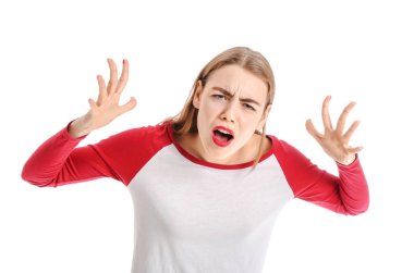 Beyaz arka planda stresli genç bir kadın