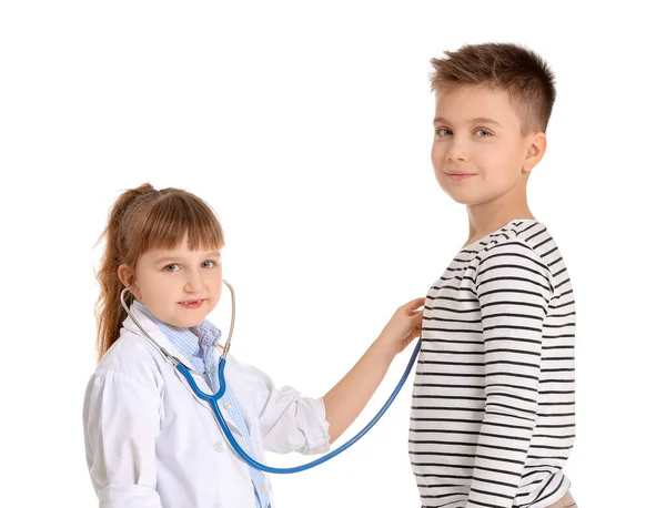 Netter Kleiner Arzt Mit Patient Auf Weißem Hintergrund — Stockfoto