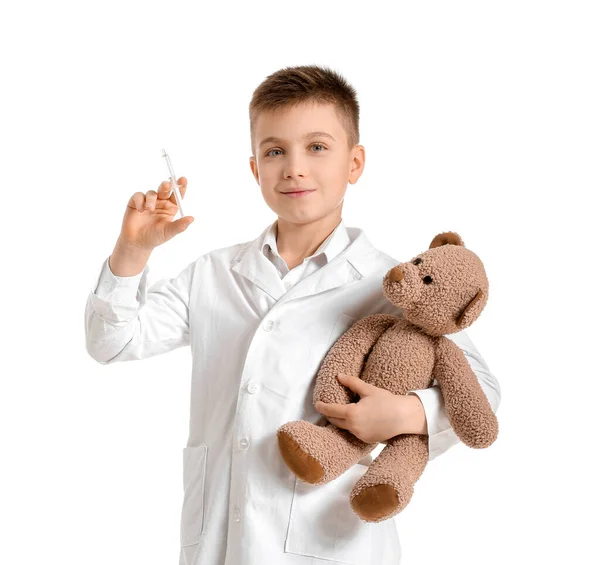 Lindo Médico Pequeño Con Oso Peluche Sobre Fondo Blanco — Foto de Stock