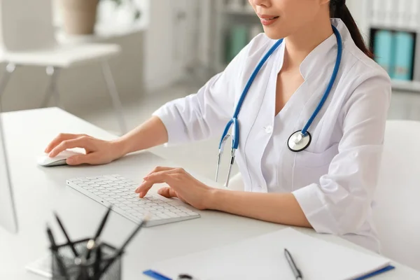 Female Asian Doctor Working Clinic — Stock Photo, Image