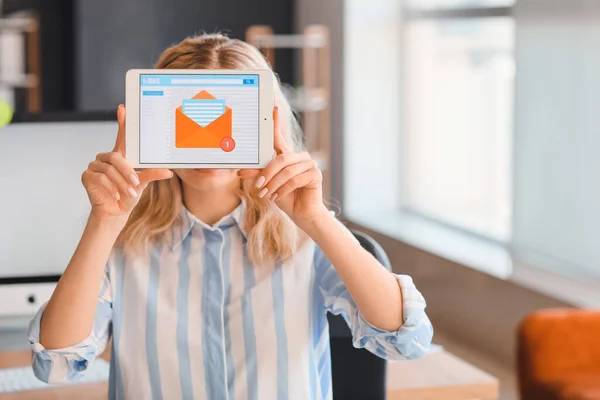 Young Woman Tablet Computer Checking Her Mail Home — Stock Photo, Image