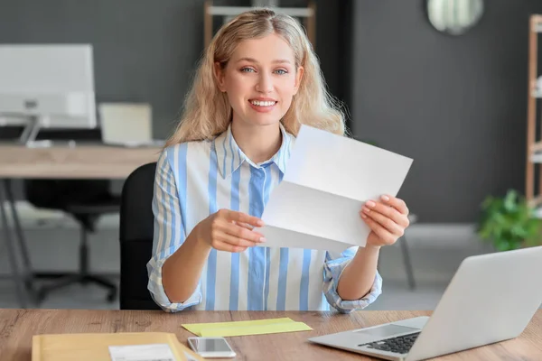 Young Woman Letter Office — Stock Photo, Image