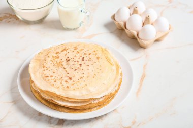 Tabakta lezzetli bir blini var.