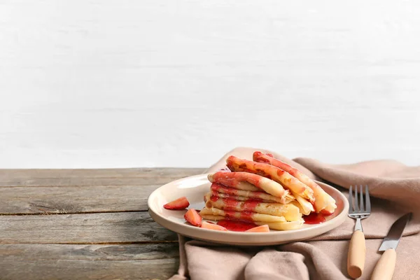 Lekkere Blini Met Bessen Tafel — Stockfoto