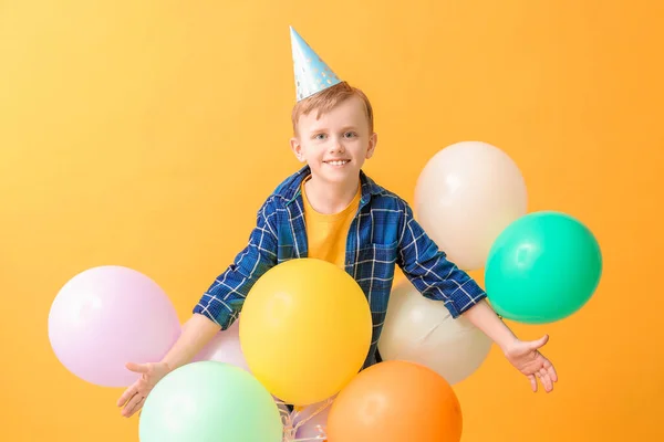 Lindo Niño Celebrando Cumpleaños Fondo Color —  Fotos de Stock