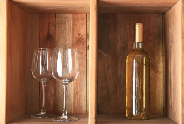 Bottiglia Vino Bicchieri Ripiano Legno — Foto Stock