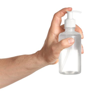 Beyaz arka planda dezenfektan kullanan adam