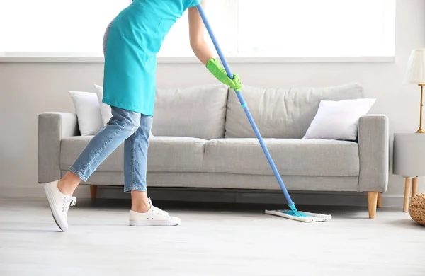 Young Woman Mopping Floor Room — Stock Photo, Image