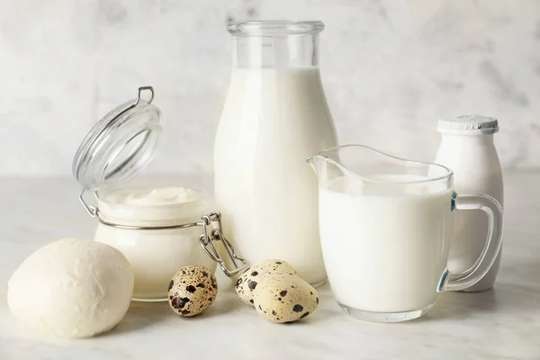 Verschiedene Milchprodukte Ohne Laktose Auf Hellem Hintergrund — Stockfoto