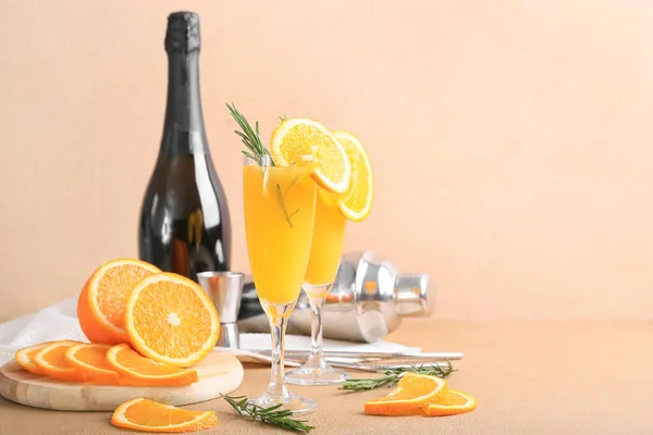 Composición Con Sabrosos Cócteles Mimosa Mesa — Foto de Stock