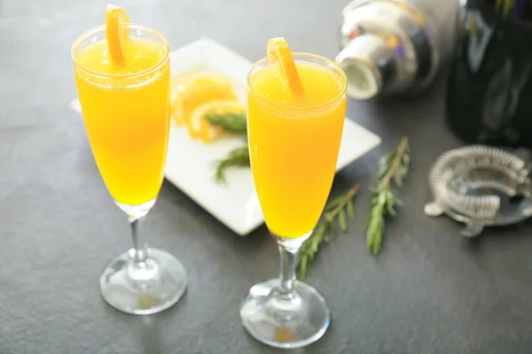 Glasögon Välsmakande Mimosa Cocktails Bordet — Stockfoto