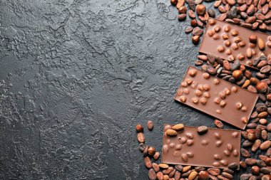 Fındıklı ve koyu renkli çikolata.