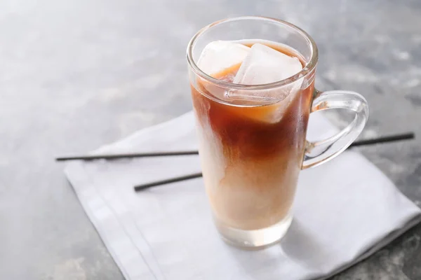 Glass Cup Tasty Iced Coffee Grunge Background — Stock Photo, Image