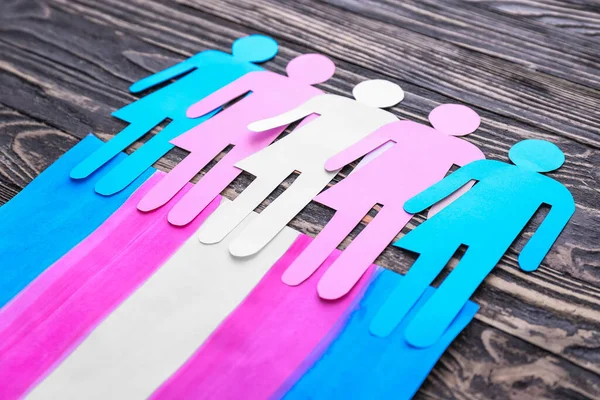 Figure Umane Con Bandiera Transgender Sfondo Legno — Foto Stock