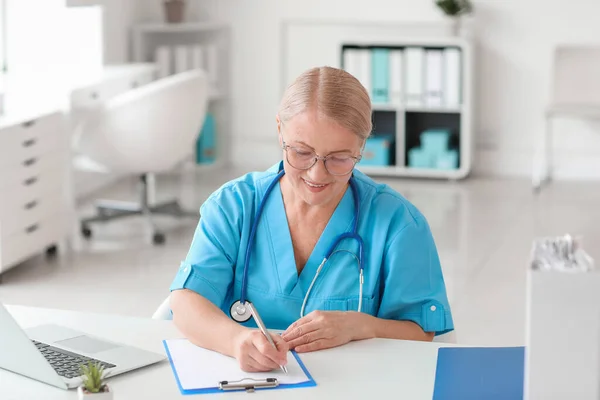 Mature Female Doctor Working Clinic — Stock Photo, Image