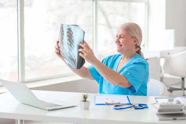 Mature Female Doctor Working Clinic — Stock Photo, Image