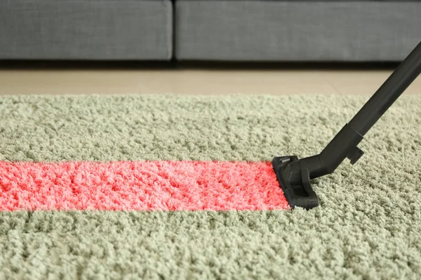 Hoovering Matta Med Dammsugare — Stockfoto