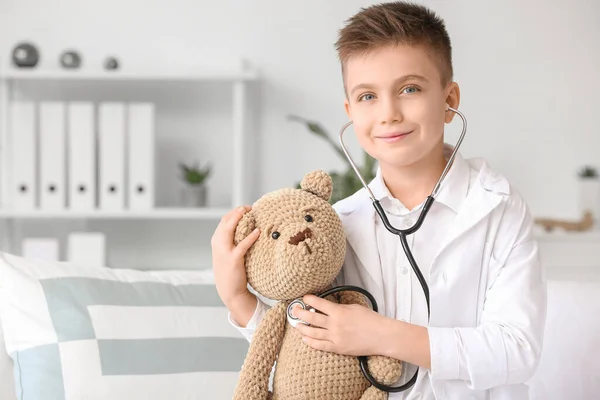 Cute Little Doctor Playing Teddy Bear Clinic — Stock Photo, Image