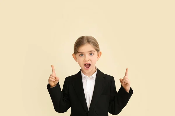 Little Businesswoman Showing Something Color Background — Stock Photo, Image
