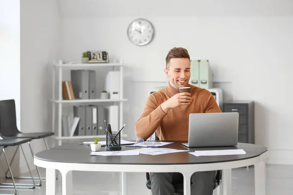 Young Man Drinking Coffee While Working Office — Stock Photo, Image