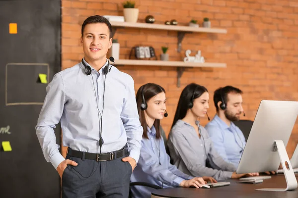 Agente Suporte Técnico Profissional Com Equipe Escritório — Fotografia de Stock