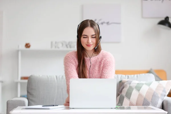 Female Technical Support Agent Working Home — Stock Photo, Image