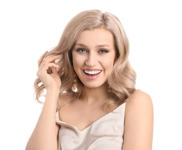 Junge Blondine Mit Schönen Haaren Auf Weißem Hintergrund — Stockfoto