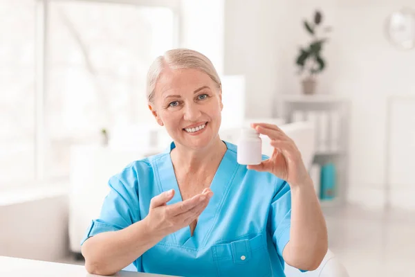 Mature Female Doctor Working Clinic — Stock Photo, Image