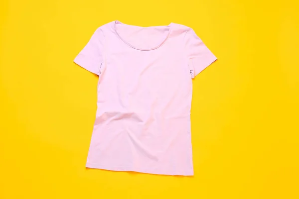 Camiseta Con Estilo Sobre Fondo Color —  Fotos de Stock