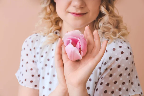 Beautiful Young Woman Flower Color Background Closeup — Stock Photo, Image