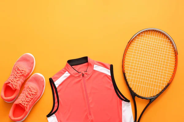 Sportruházat Tenisz Ütő Színes Háttér — Stock Fotó
