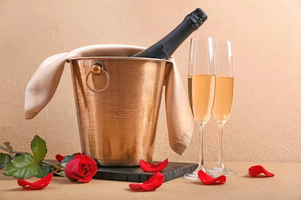 Emmer Met Ijs Champagne Kleur Achtergrond — Stockfoto