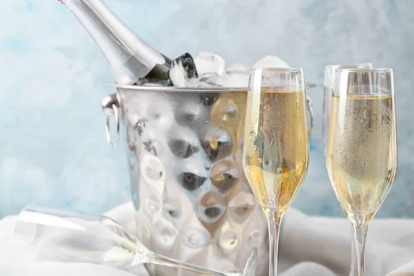 Emmer Met Ijs Champagne Kleur Achtergrond — Stockfoto