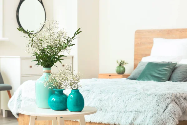 Vases Flowers Modern Bedroom — Stock Photo, Image