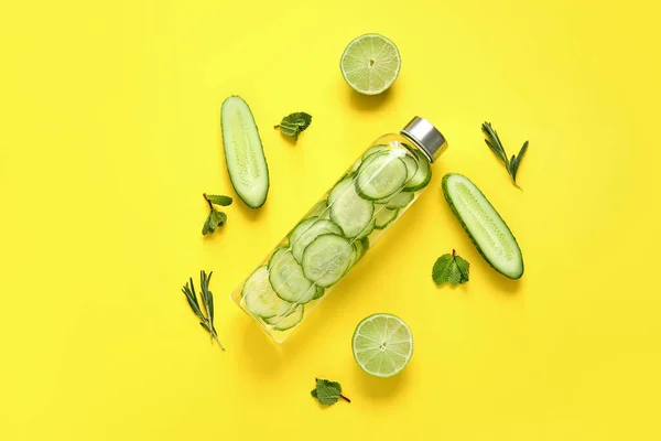 Bottle Cucumber Infused Water Color Background — Stock Photo, Image