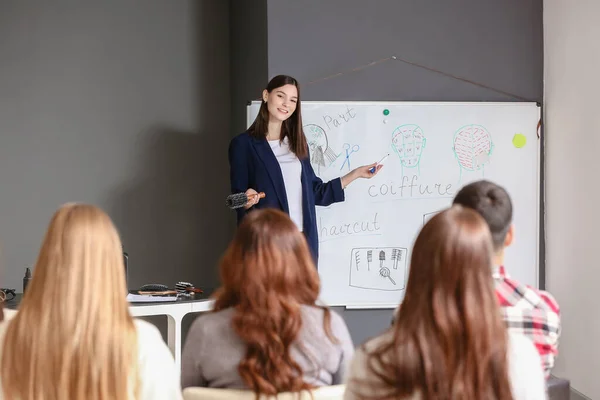 Professional Hairdresser Teaching Young People Office — Stock Photo, Image