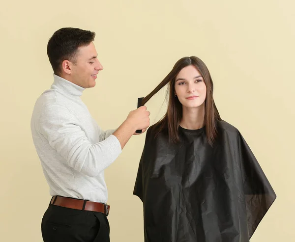 Young Hairdresser Working Client Color Background — Stock Photo, Image