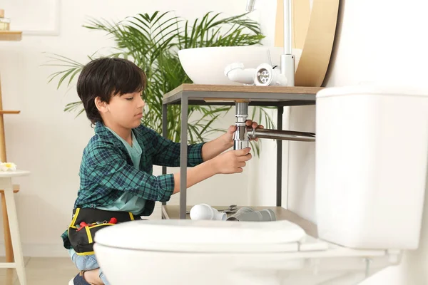 Little Plumber Repairing Sink Restroom — Stock Photo, Image