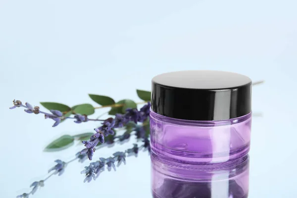 Natuurlijke Cosmetica Met Lavendel Lichte Ondergrond — Stockfoto